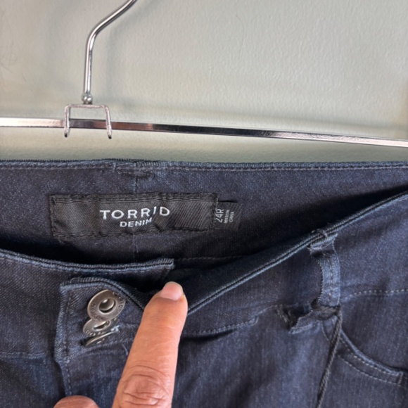 Torrid 3 Button Premium Jegging NWT Size 24 - Picture 3 of 4